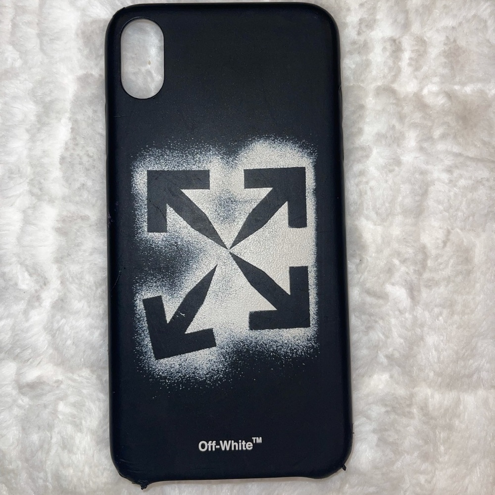 Off-White case that fits an I Phone XS Max